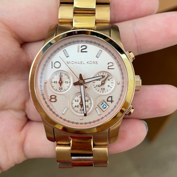Michael Kors Rose Gold Watch - Picture 5 of 7